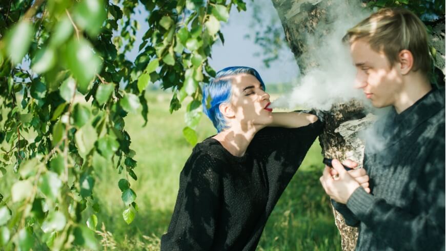 friends enjoying vaping 