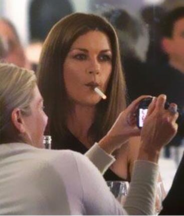 catherine-zeta-jones-vaping