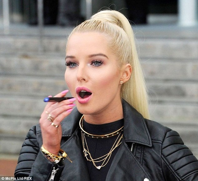 helen-flanagan-vaping-1