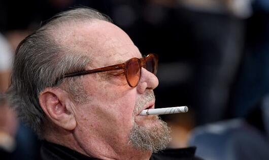 jack-nicholson-vaping