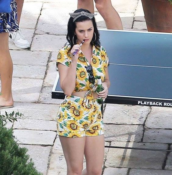katy-perry-vaping
