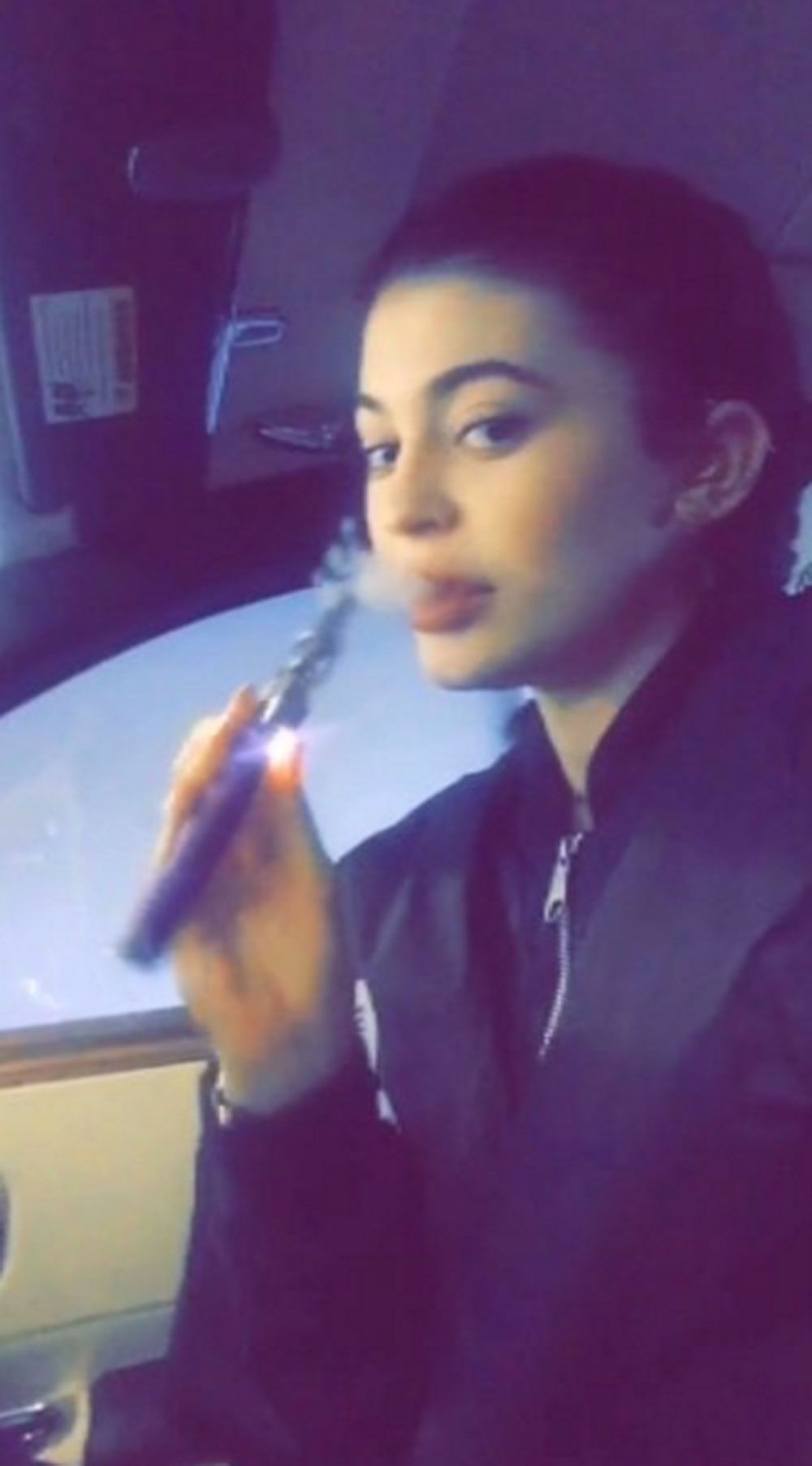 kylie-jenner-vaping