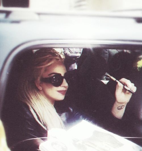lady-gaga-vaping