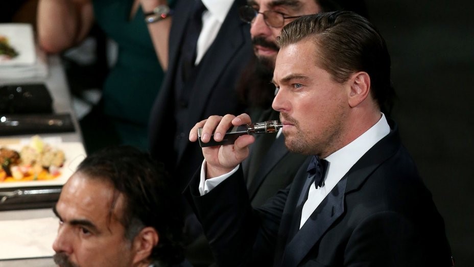 leonardo-dicaprio-vaping