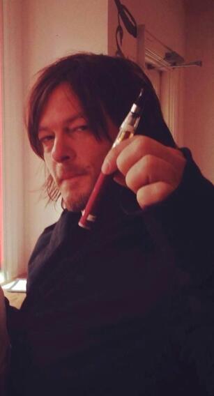 norman-reedus-vaping