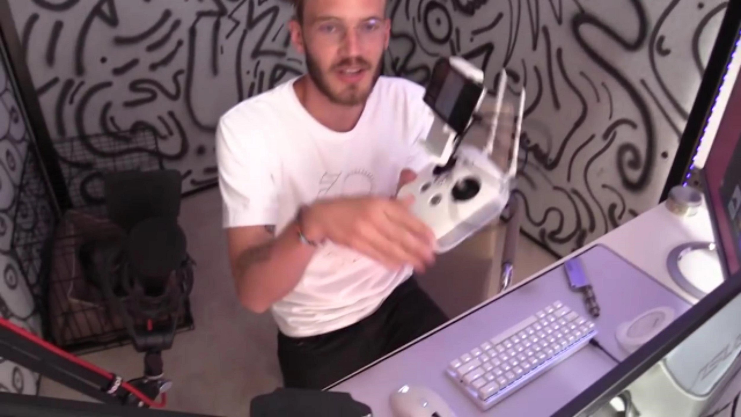 pewdiepie-vaping