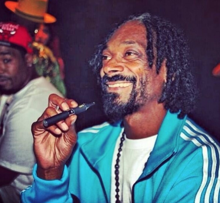 snoop-dogg-vaping